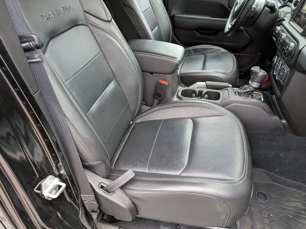 Used 2022 Black Jeep Unlimited Sahara image 28