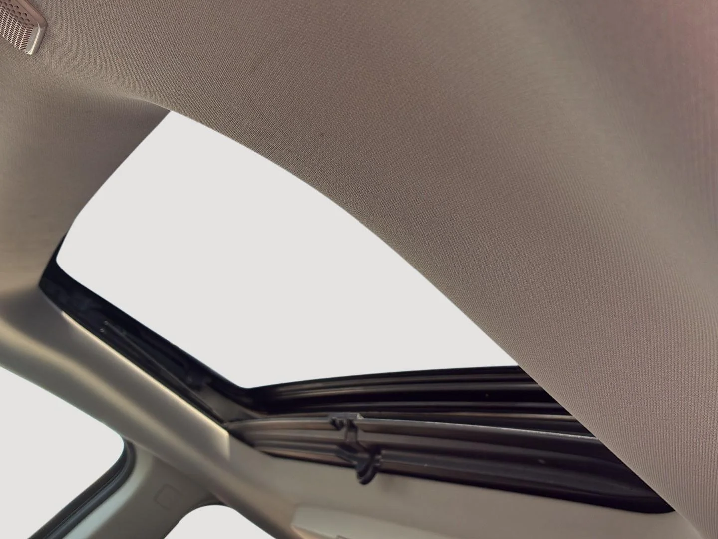 Used 2015 White Diamond Tricoat Chevrolet LT image 5
