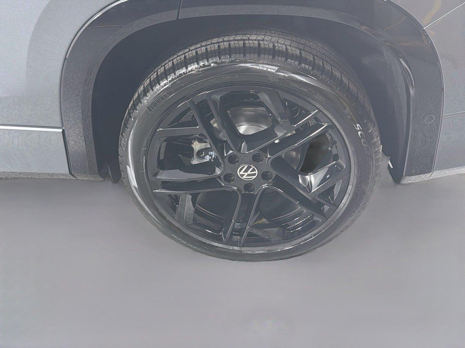 New 2026 Platinum Gray Metallic Volkswagen SE R-Line Black image 29