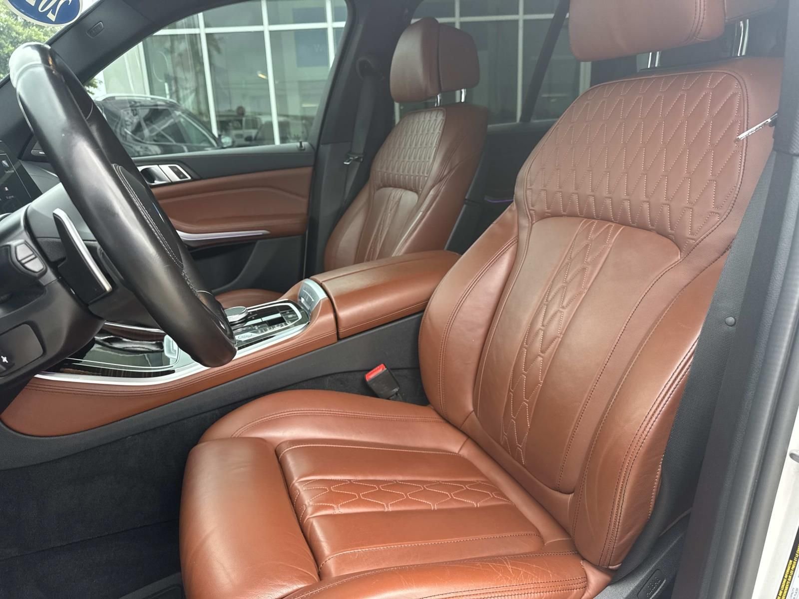 Used 2021 White BMW xDrive40i image 16