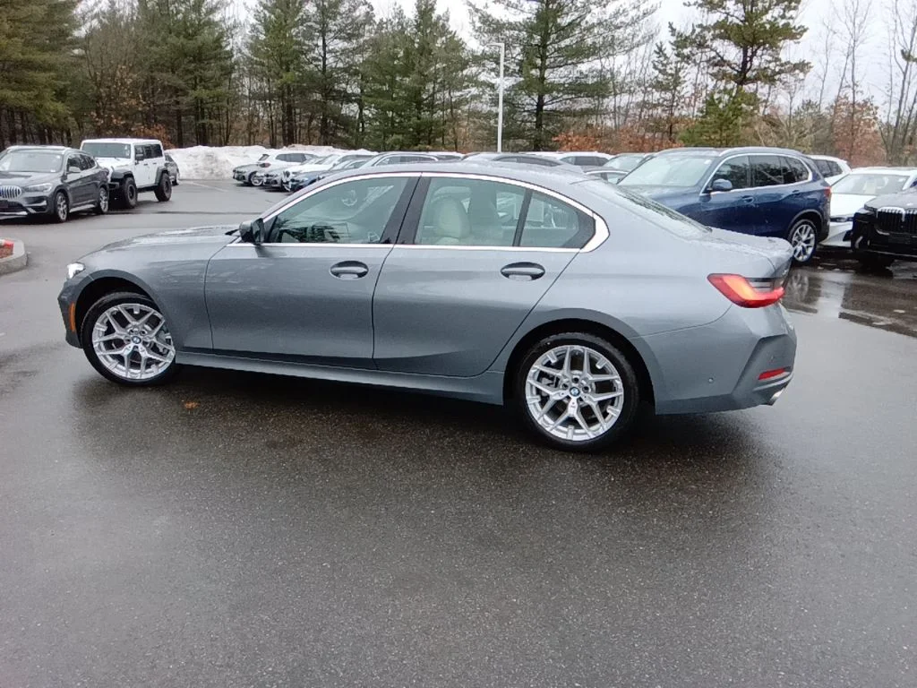 2025 BMW 3 Series 330i - Photo 4