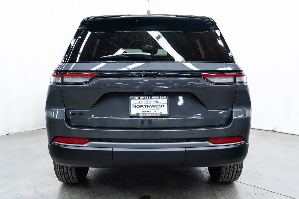 New 2026 Baltic Gray Metallic Clear-Coat Exterior Paint Jeep Altitude image 5