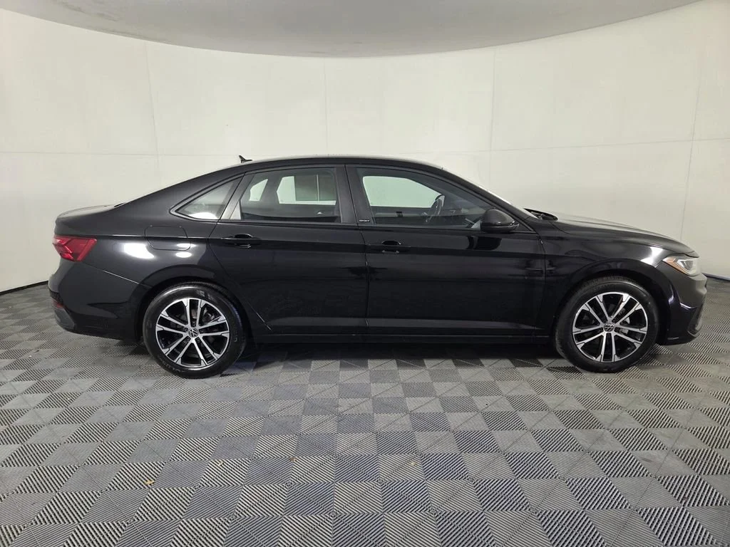 Used 2025 Black Volkswagen Sport image 4
