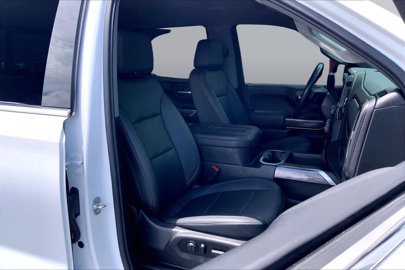Used 2022 Summit White Chevrolet LTZ image 9