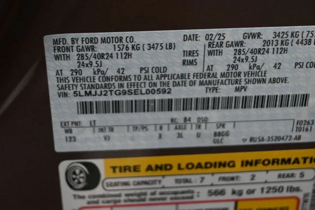 Certified Used 2025 Sunrise Red Lincoln Black Label image 37