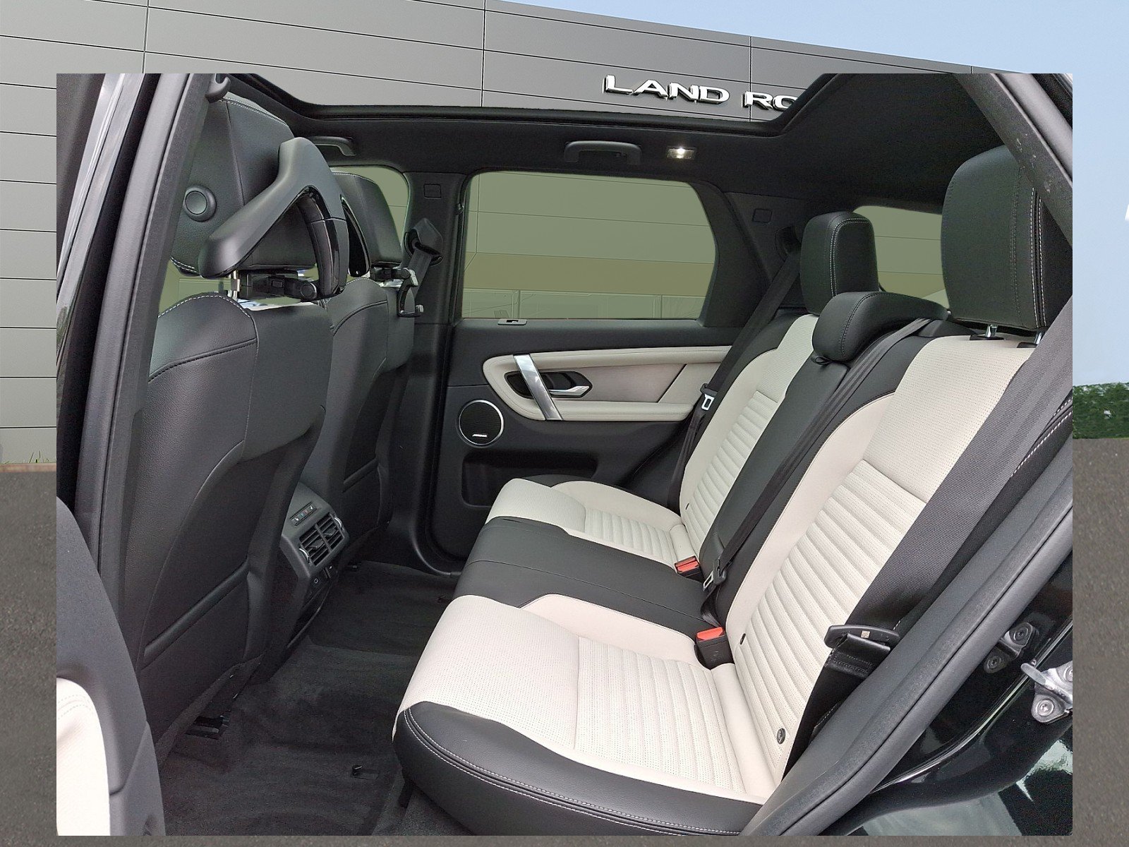 New 2026 Santorini Black Land Rover Landmark image 7