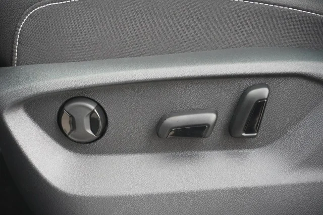 New 2026 Pure Gray Volkswagen 2.0T SE w/Technology image 20