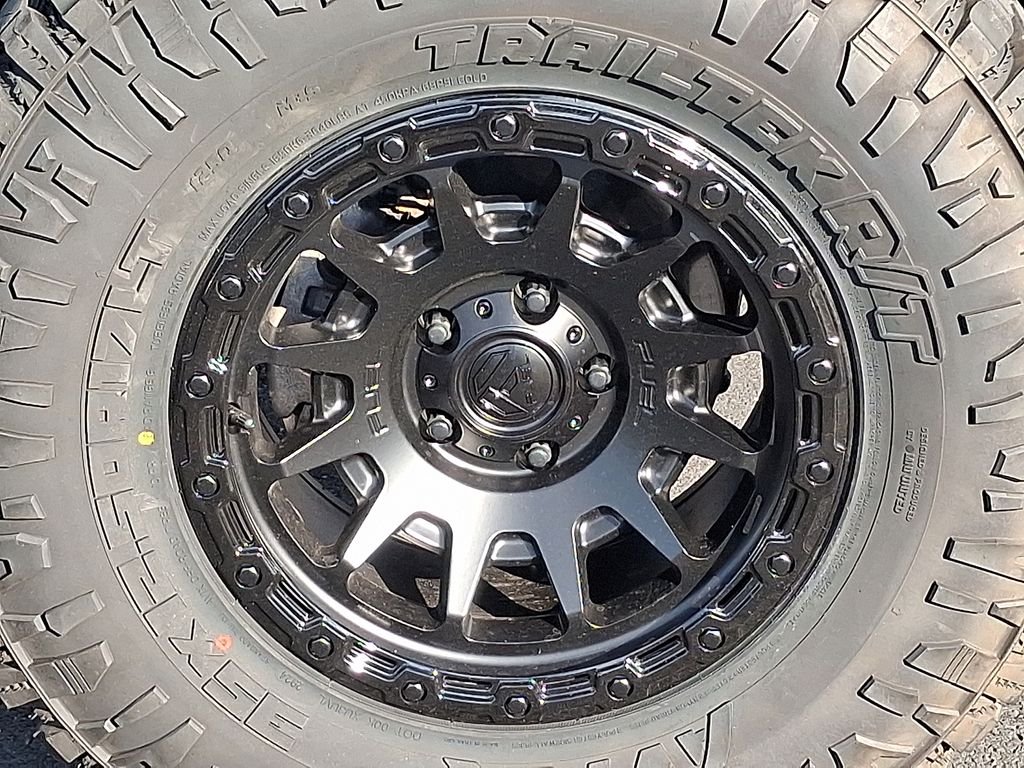 Used 2026 Gray Jeep Mojave image 7
