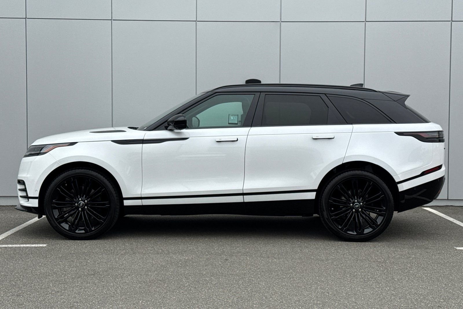 Certified Used 2026 White Land Rover Dynamic SE image 2