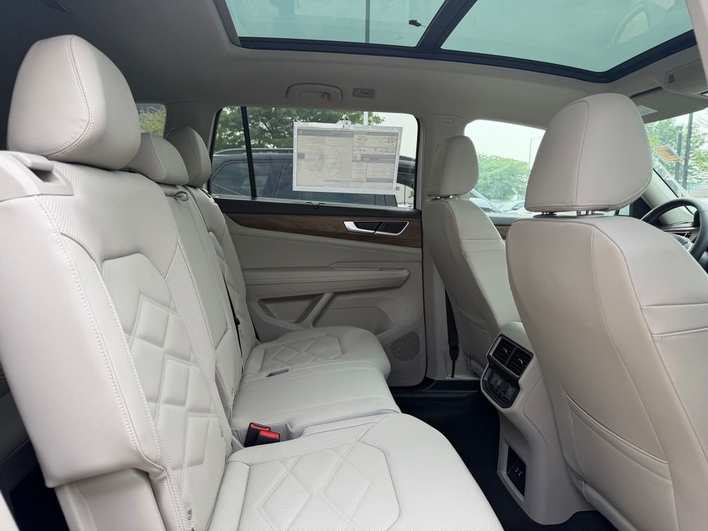 New 2026 Opal White Pearl Volkswagen 2.0T SE W/TECHNOLOGY image 12