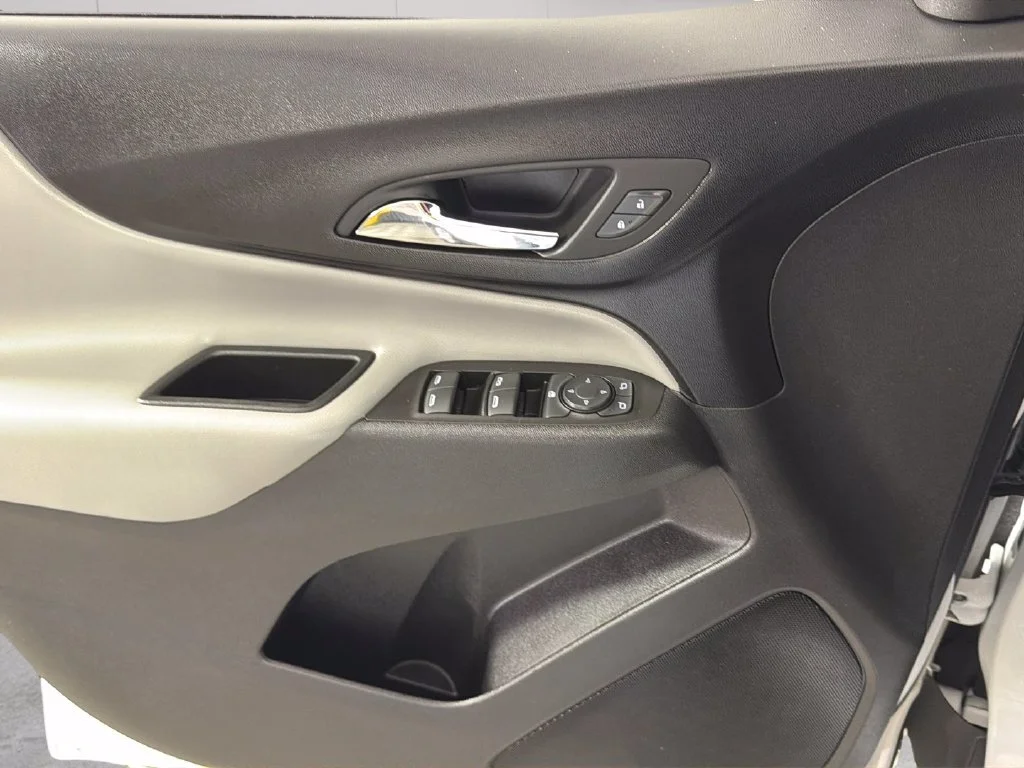 Used 2022 SUMMIT WHITE Chevrolet LT image 25