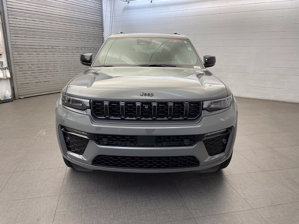 New 2027 Sting-Gray Clear-Coat Paint Jeep  image 6