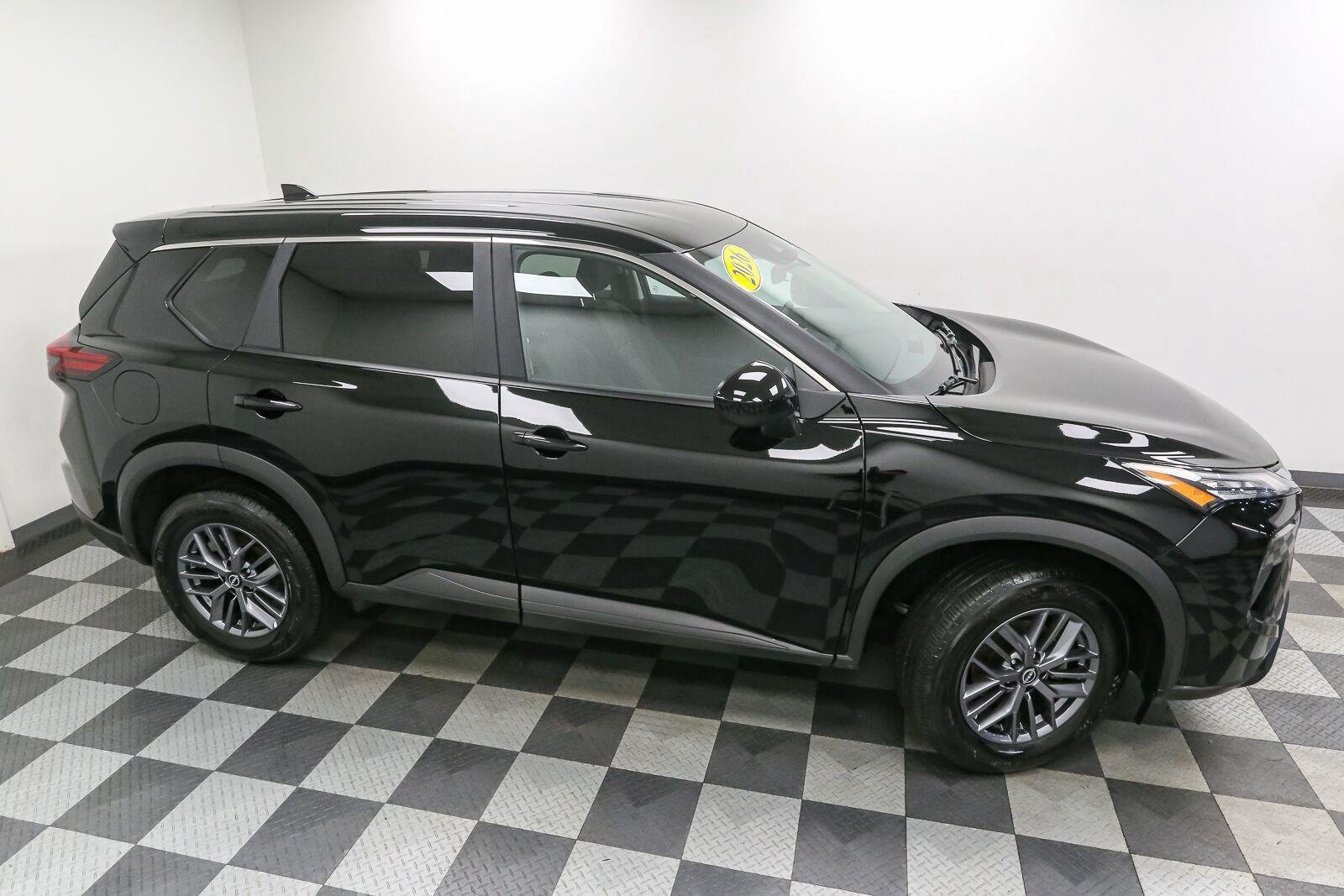 Used 2026 Super Black Nissan SV image 5