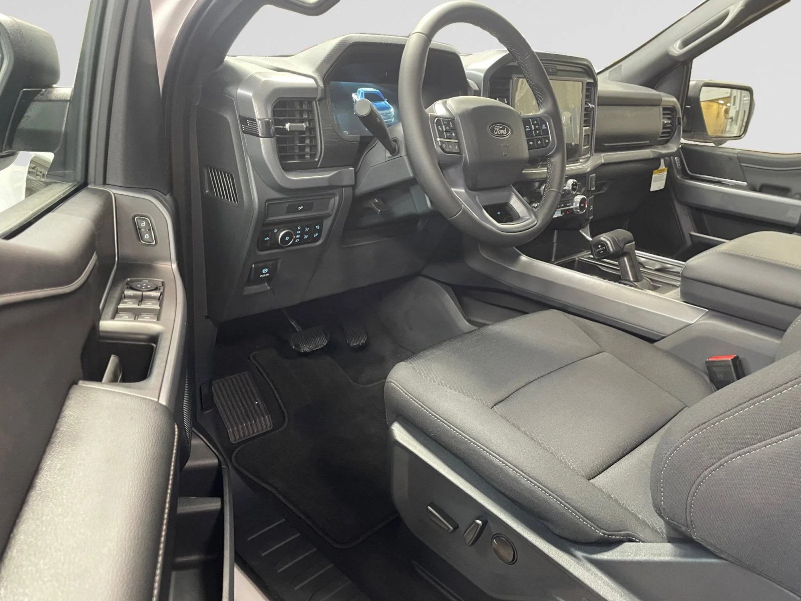 New 2026 Oxford White Ford XLT image 13