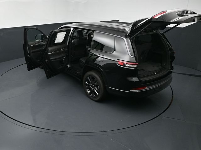 New 2026 Diamond Black Crystal Pearl-Coat Exterior Paint Jeep Limited image 28