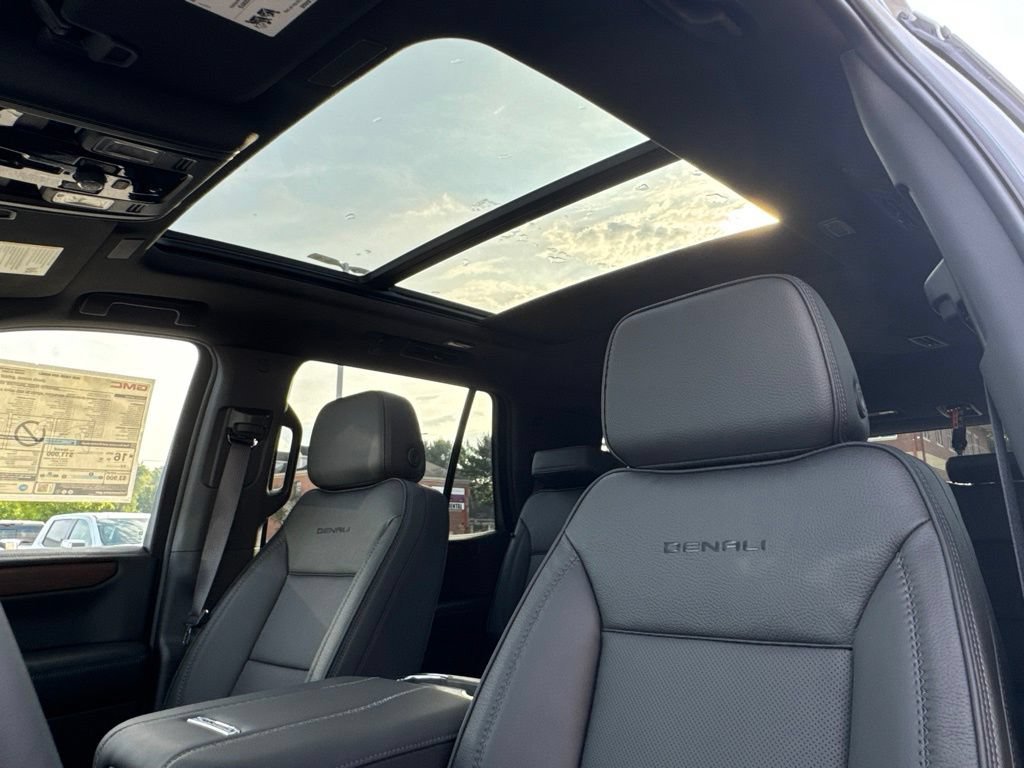 2026 GMC Yukon Denali - Photo 9