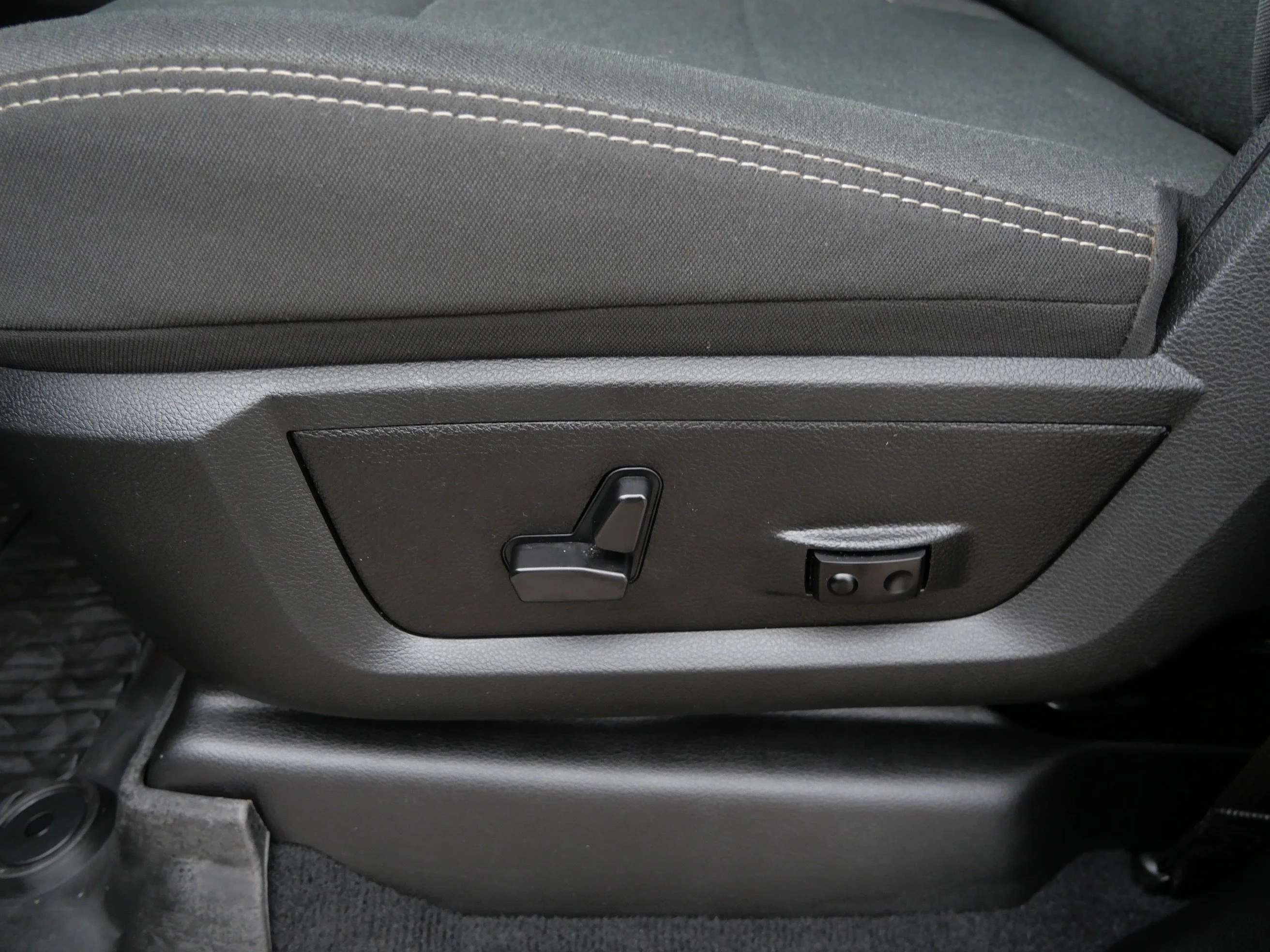 Certified Used 2025 Bright White Clearcoat Ram Big Horn image 25