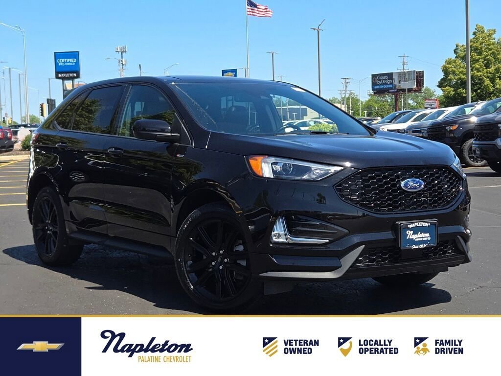 Used 2023 Black Ford SEL image 1