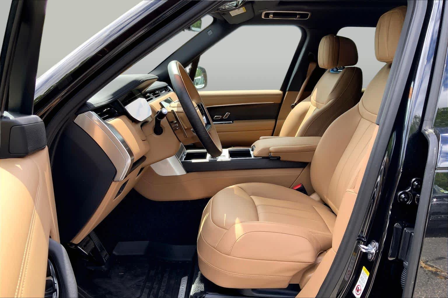 New 2026 Santorini Black Land Rover SE image 13