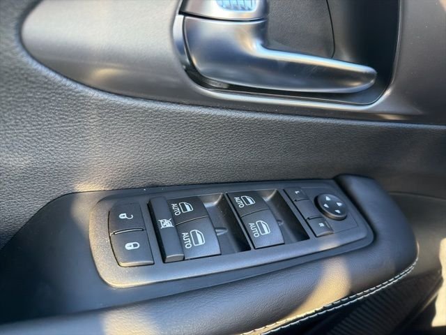 2026 Chrysler Pacifica Select - Photo 18