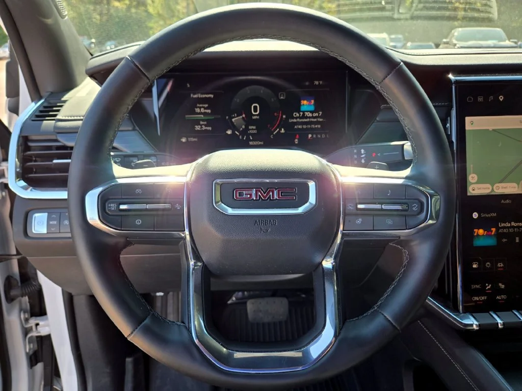 Used 2025 White GMC Elevation image 28