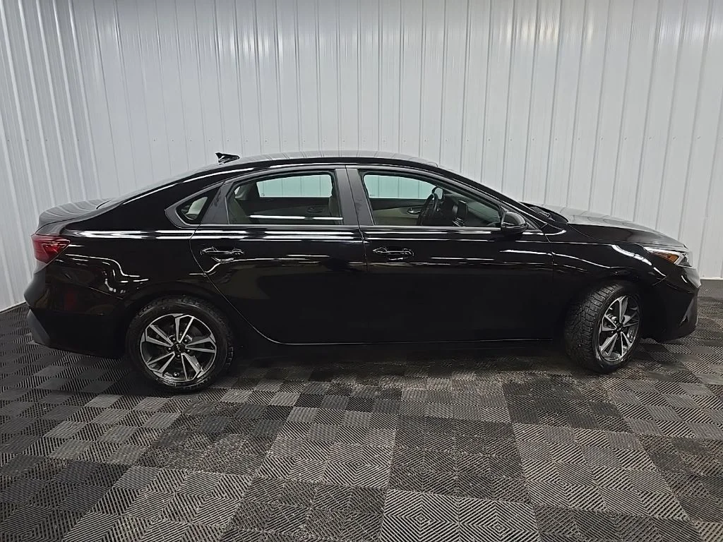 Used 2023 Aurora Black Kia LXS image 2