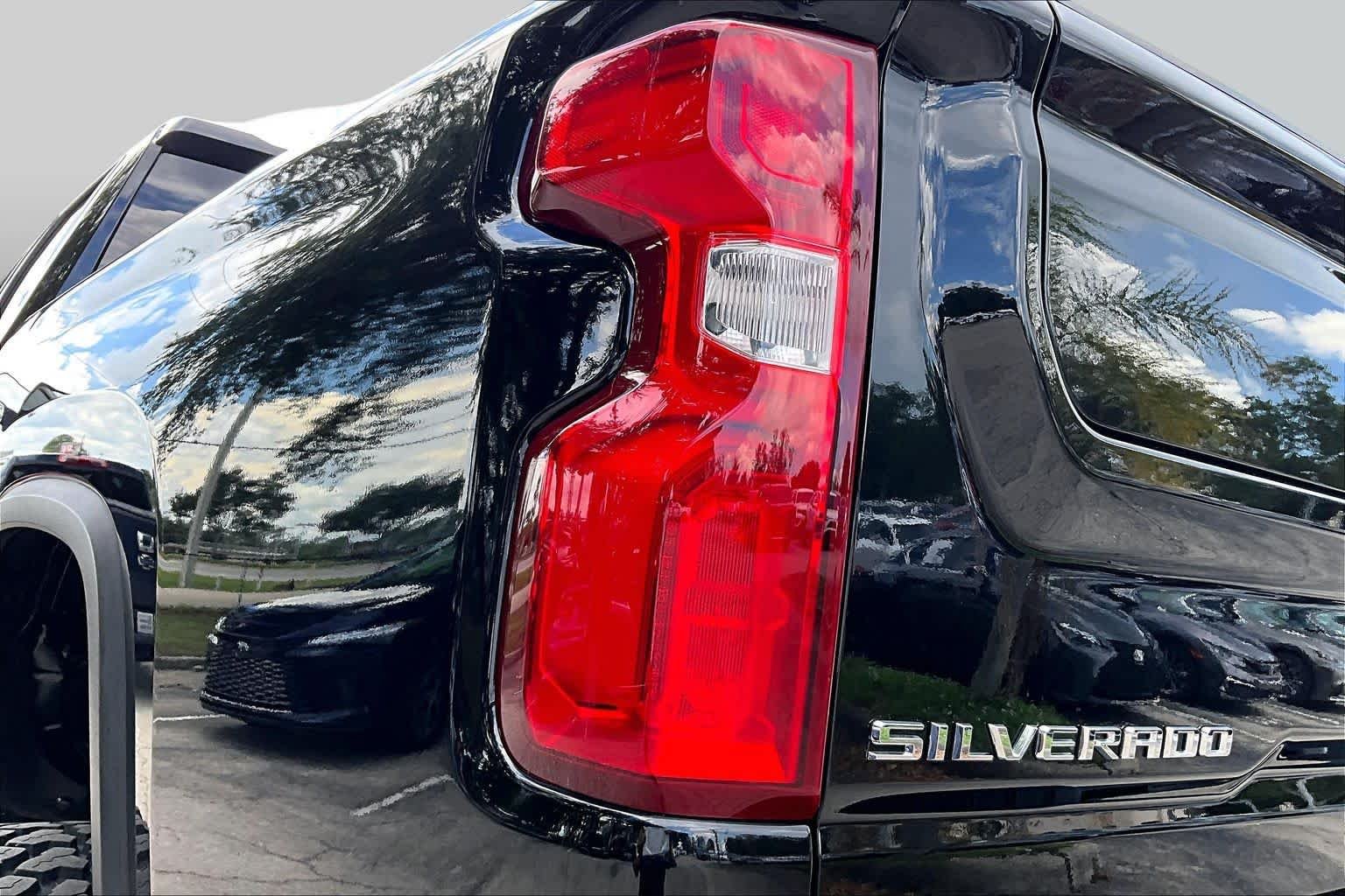 Used 2022 Mosaic Black Metallic Chevrolet High Country image 29