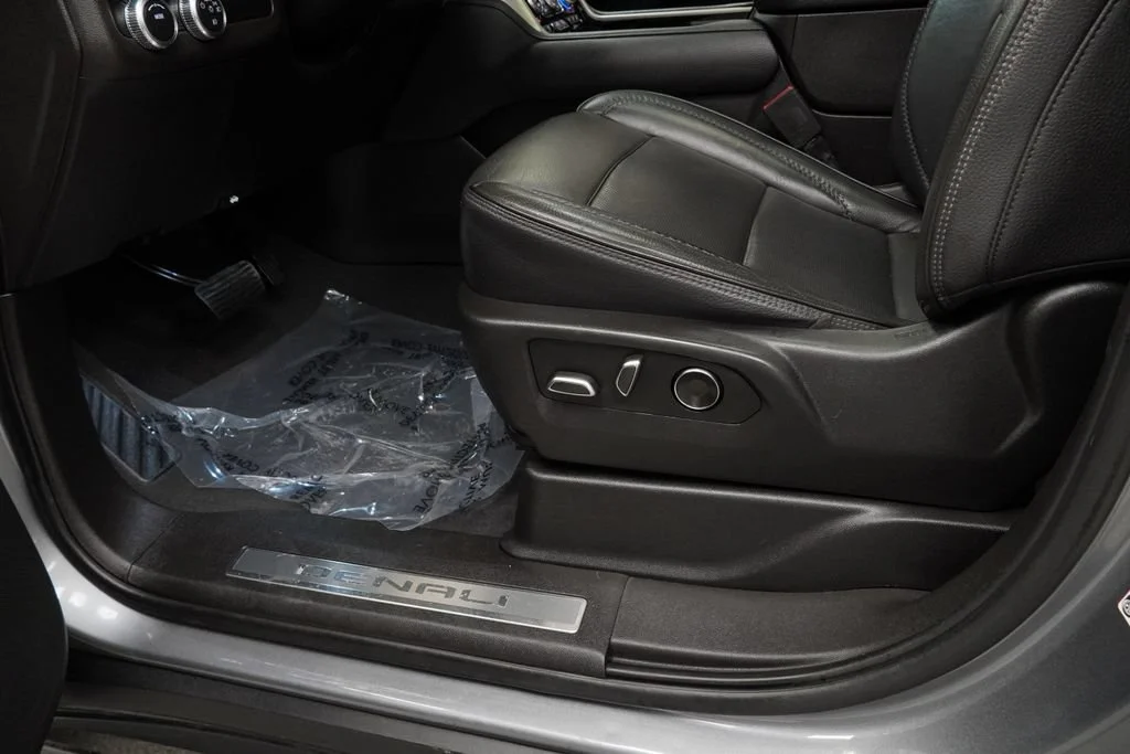 Used 2021 SATIN STEEL METALLIC GMC Denali image 26