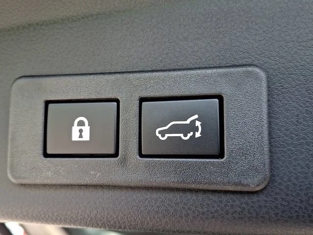 Used 2025 Green Subaru Bronze Edition 7-Passenger image 32