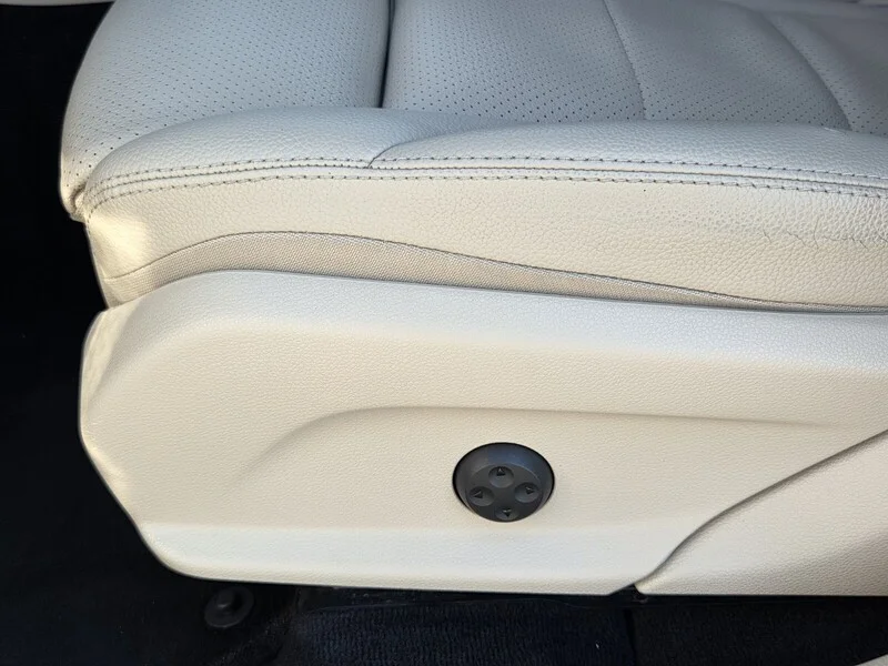 Used 2021 Polar White MERCEDES-BENZ GLC 300 SUV image 9