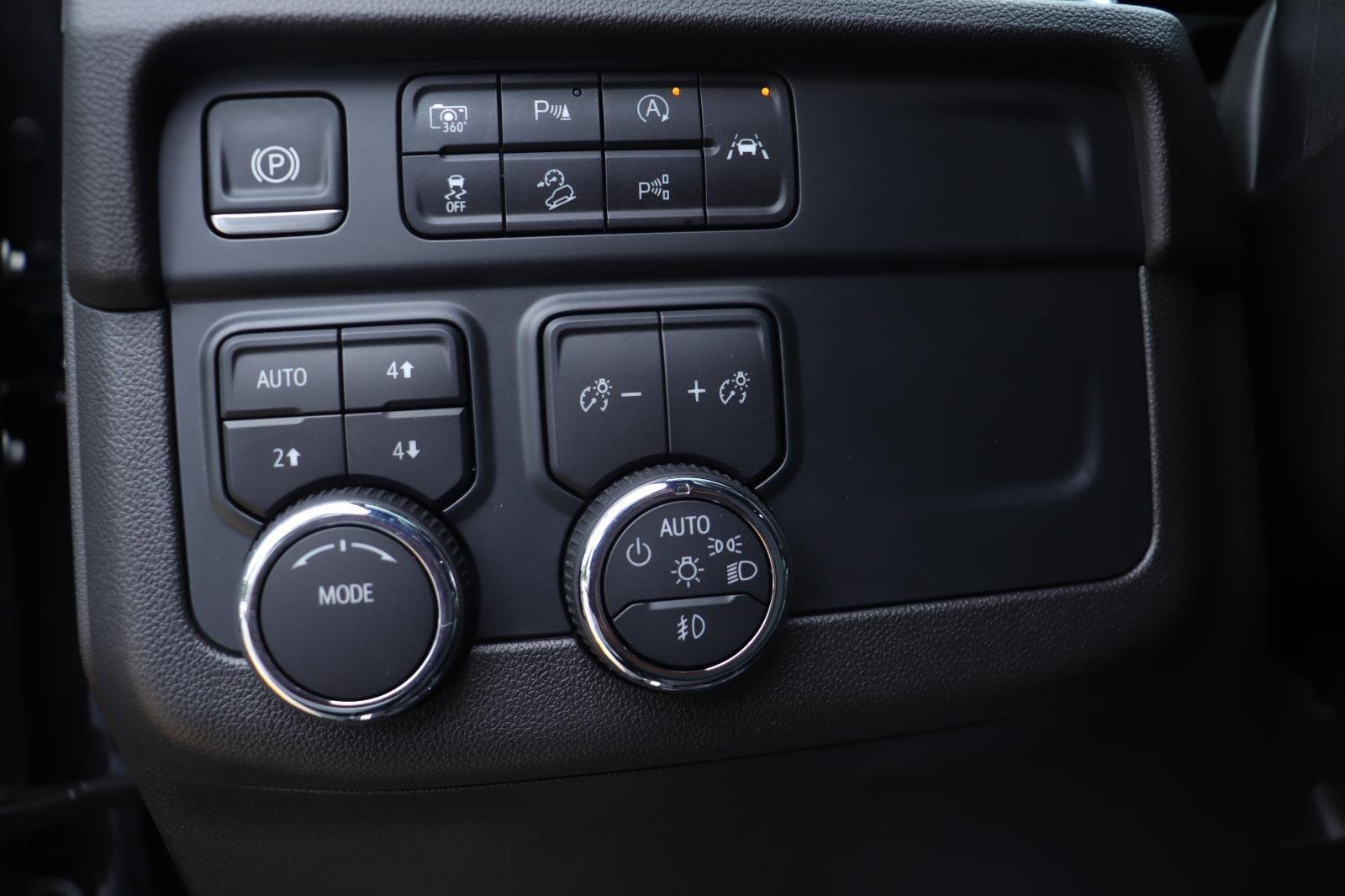 Used 2025 Black Chevrolet Z71 image 29
