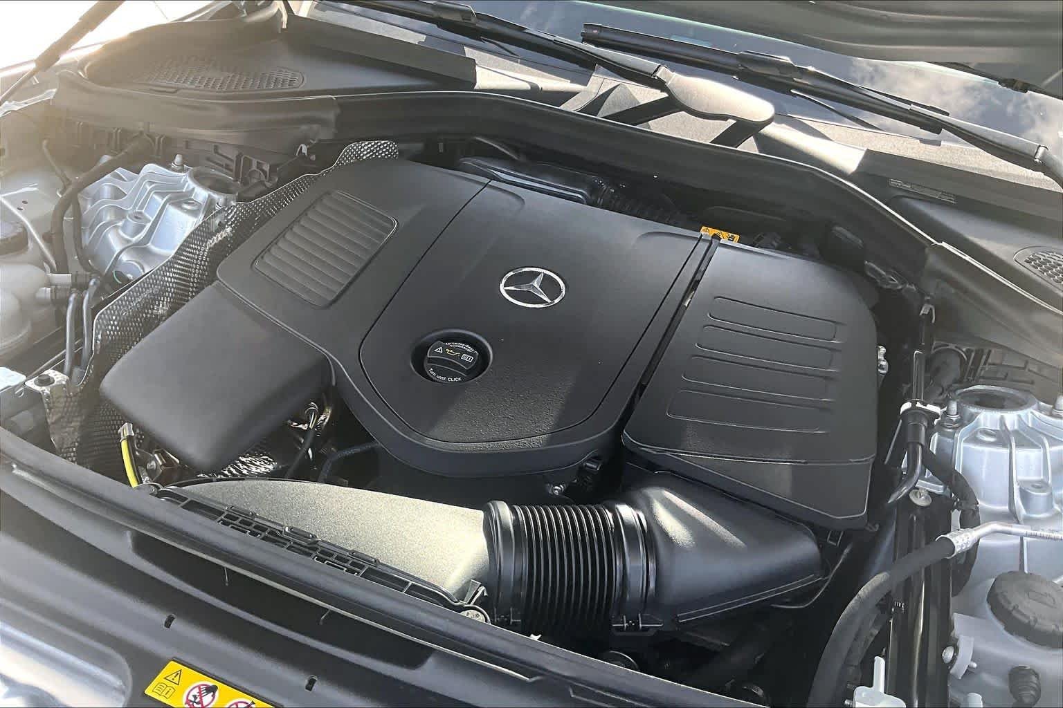 Used 2024 Cirrus Silver Metallic Mercedes-Benz GLC 300 image 30