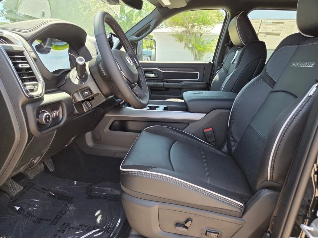 New 2026 Diamond Black Crystal Pearl-Coat Exterior Paint RAM Laramie image 26