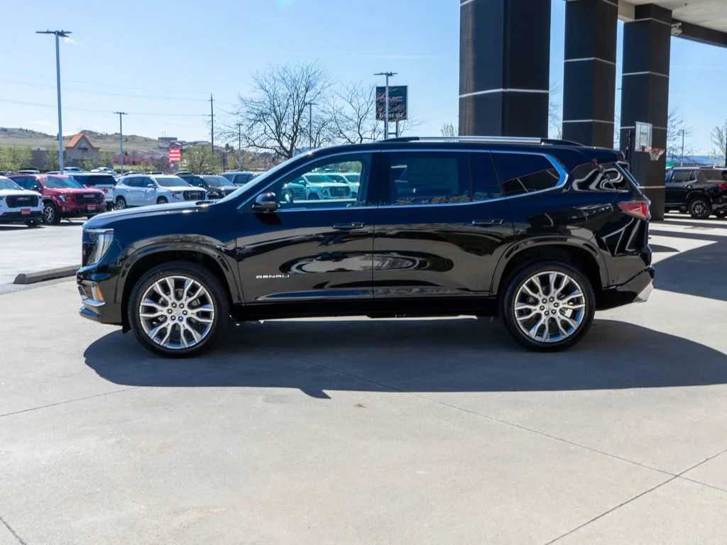 2026 GMC Acadia Denali - Photo 4