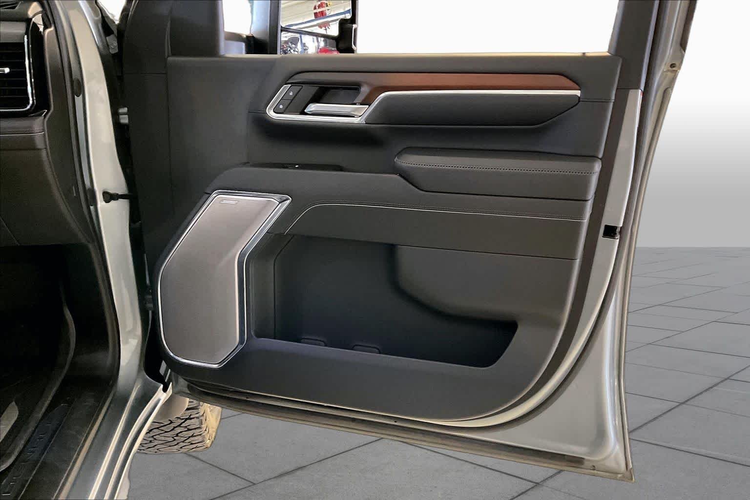 Used 2024 Sterling Metallic GMC Denali image 21