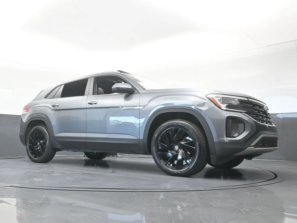 Used 2025 Platinum Gray Metallic Volkswagen 2.0T SE w/Technology image 69
