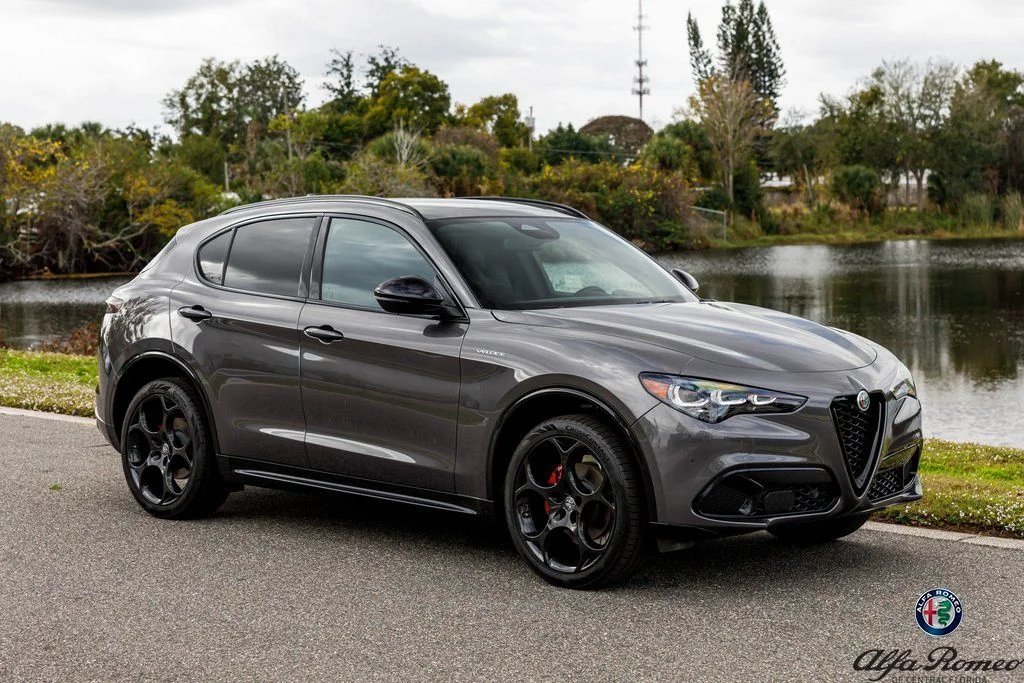 2025 Alfa Romeo Stelvio Stelvio AWD's photo