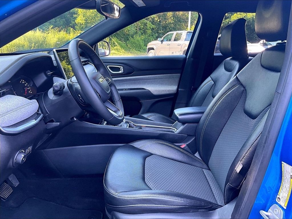 Used 2024 Blue Jeep Latitude image 4