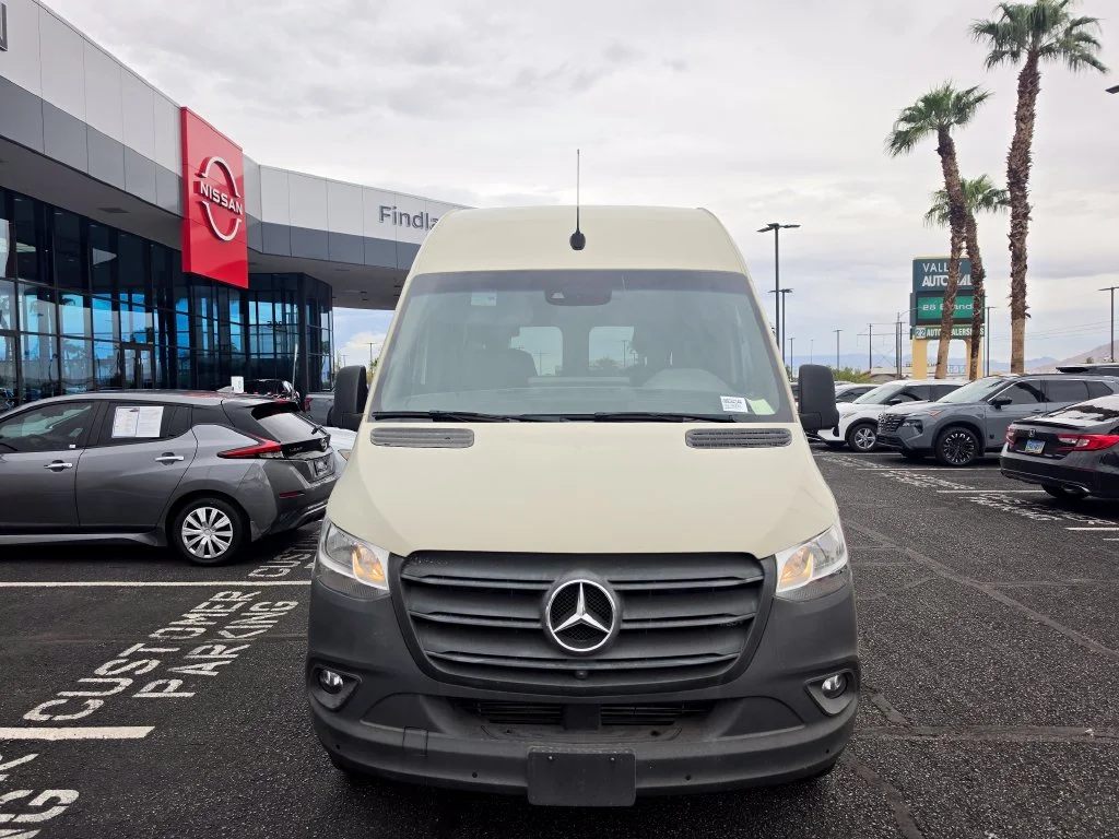 Used 2022  Mercedes-Benz  image 2