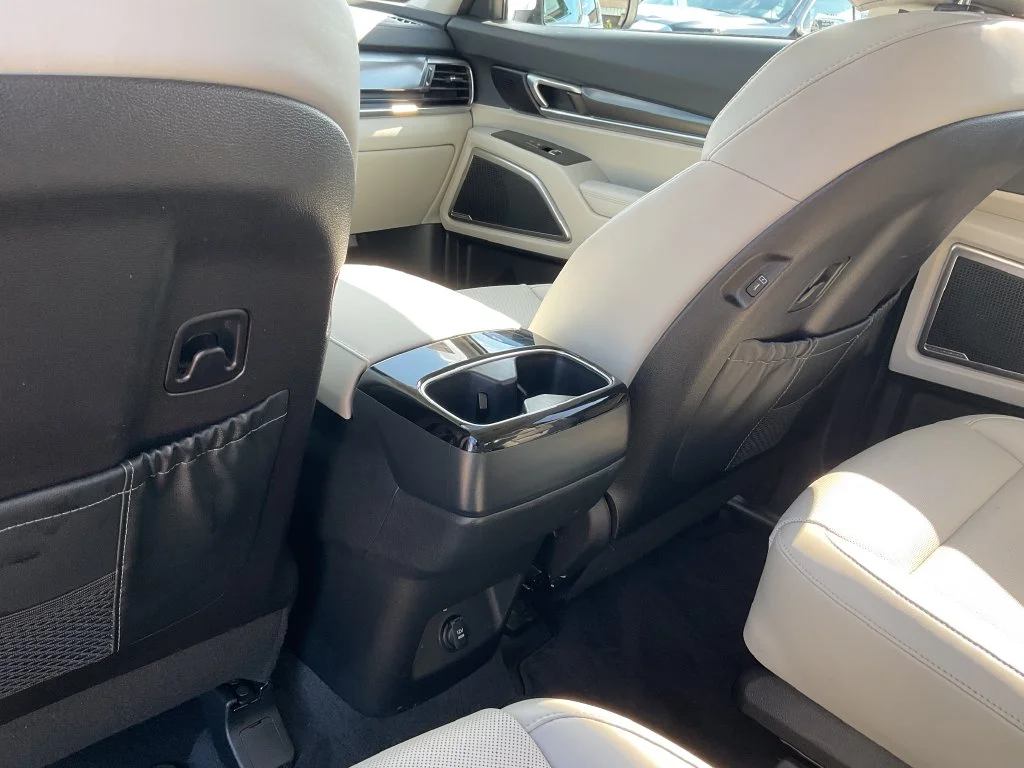 Used 2025 White Kia S image 22