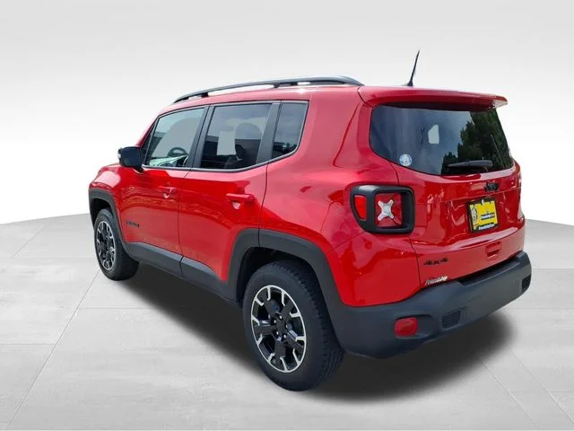 Used 2023 Red Jeep Latitude image 6