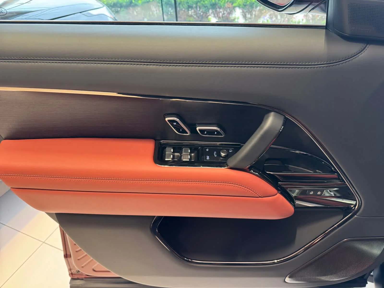 New 2026 Sunrise Copper Satin Land Rover P615 LWB image 17