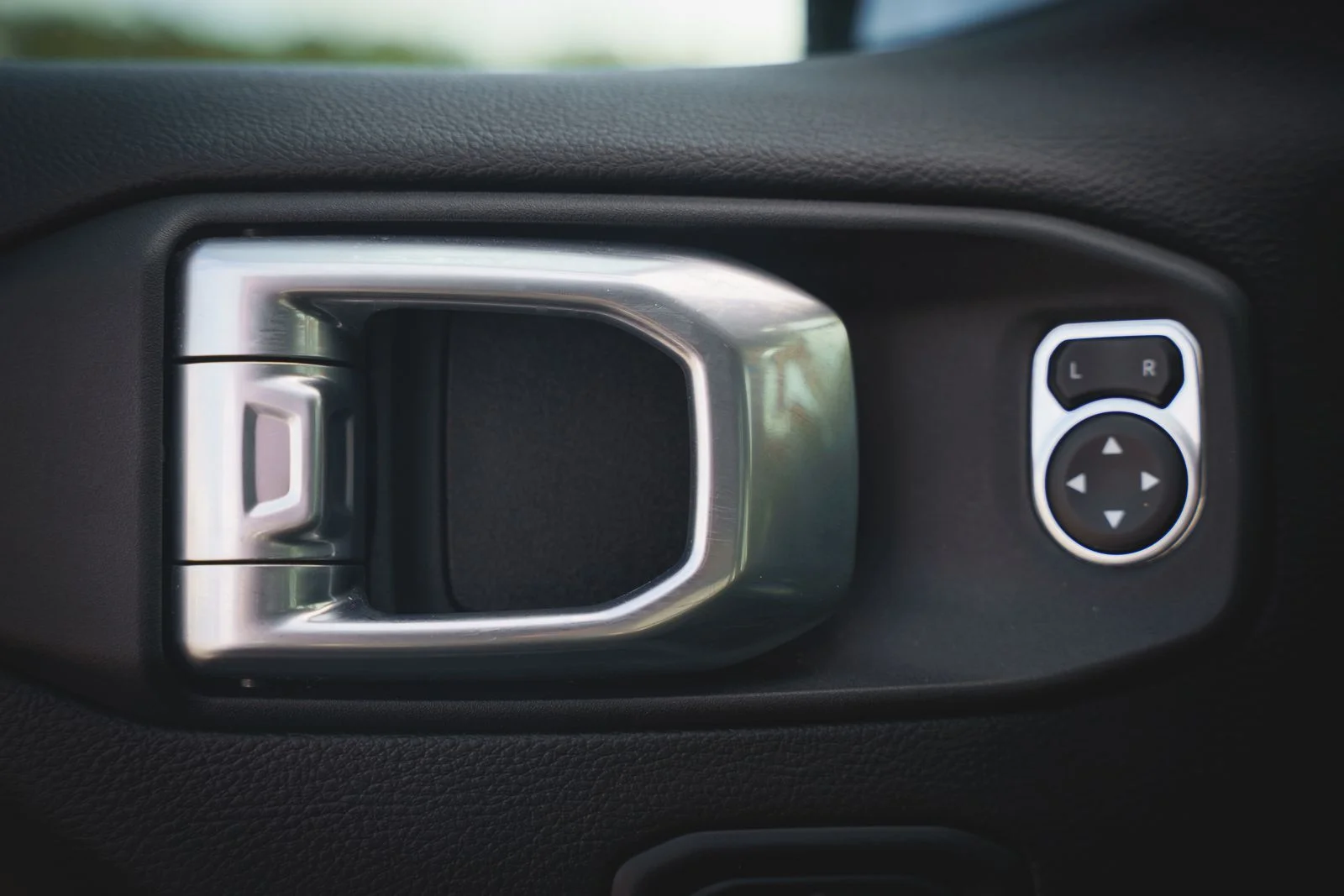 Used 2022 Gray Jeep Overland image 28