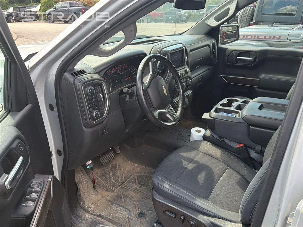 Used 2019 Silver Ice Metallic Chevrolet LT image 8