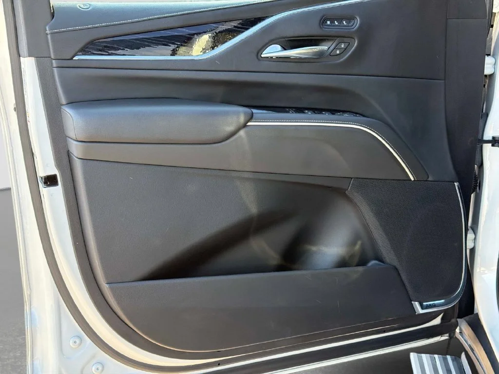 Used 2021 Crystal White Tri-Coat Cadillac Sport image 22