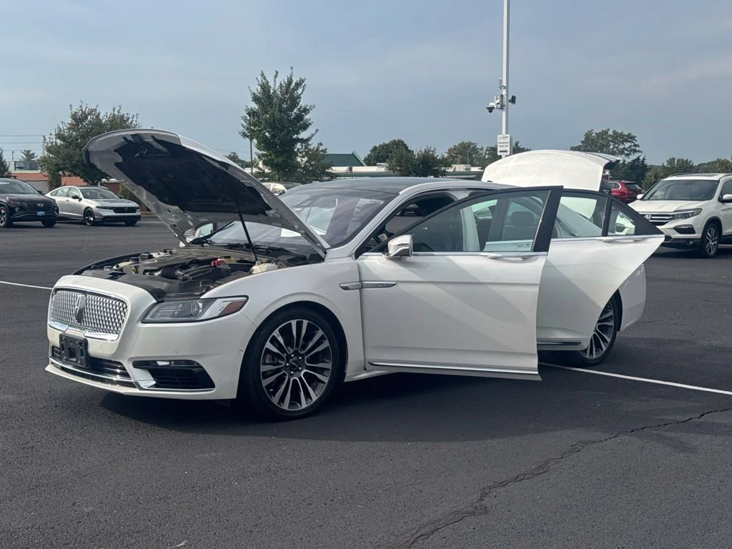 Used 2018 White Lincoln Select image 25