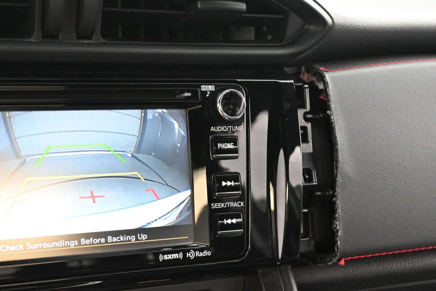 Used 2018  Subaru Premium image 23
