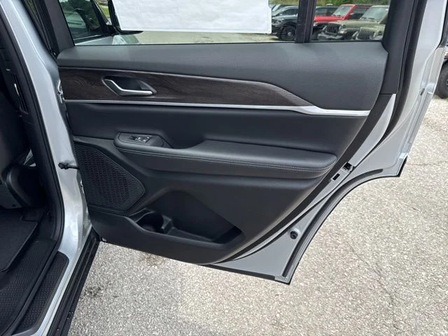 New 2026 Silver Zynith Exterior Paint Jeep Laredo image 24