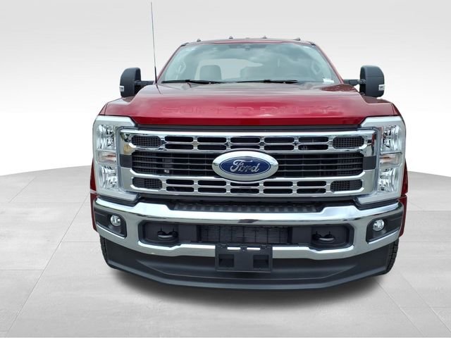 New 2026 Ruby Red Metallic Tinted Clearcoat Ford F-450® XLT image 15