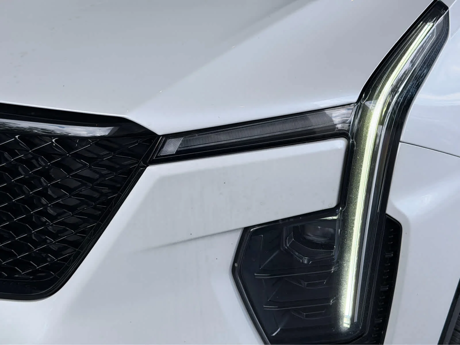 Certified Used 2024 Crystal White Tricoat Cadillac Sport image 9